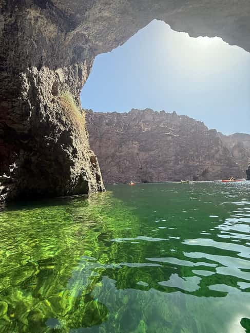 Las Vegas/Willow Beach: Guided Kayak Tour to Emerald Cave - Willow Beach starts with a useful safety briefing