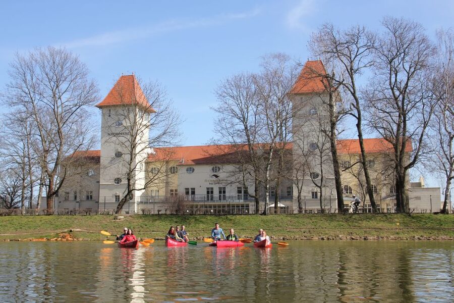 Leipzig: 3-Hour City Canoe Tour - Passing the Baedeker villa and Palmengartenwehr