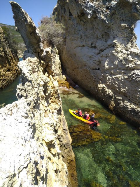 Lisbon: Arrábida Kayak and Coasteering Adventure Tour - A beach picnic with more than a sandwich