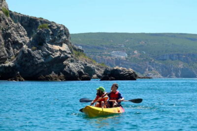 Lisbon: Arrabida Park Kayak Tour with Beach Picnic