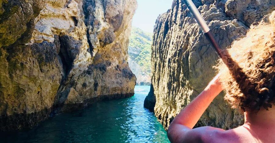 Lisbon: Full-Day Sesimbra Kayak Tour with Picnic - From Alfama to the fishing port of Sesimbra