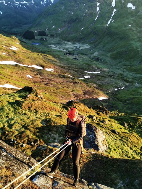 Lofoten: Full Day Combo tour, (kayaking and rappelling) - The short hike to the viewpoint