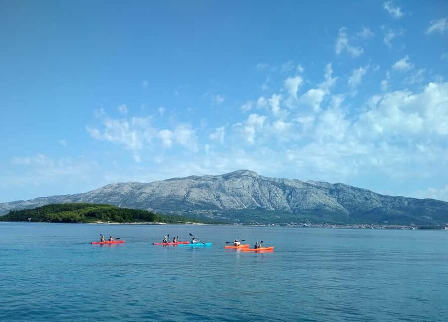 Lumbarda - Sunset Kayak Tour with a Picnic - Wine and Sweets - Why the sunset timing works so well