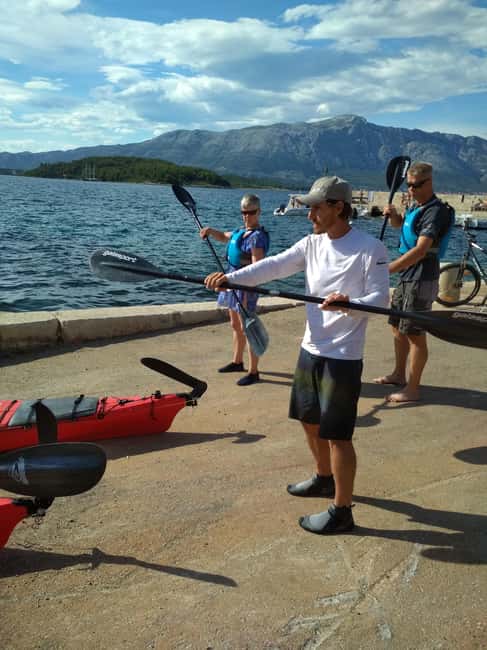 Lumbarda - Sunset Kayak Tour with a Picnic - Wine and Sweets - The 20-minute lesson before open water