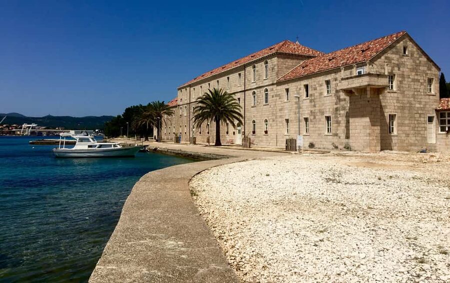 Lumbarda - Sunset Kayak Tour with a Picnic - Wine and Sweets - Why GRK wine is part of the experience