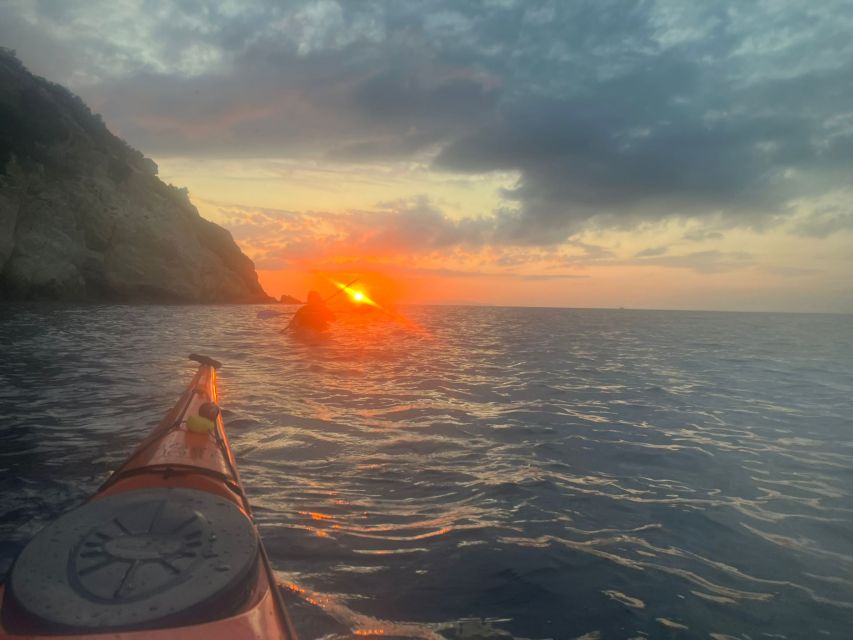 Marciana Marina: Evening Sea Kayaking Tour with Swim Stop - The return with Capraia in view