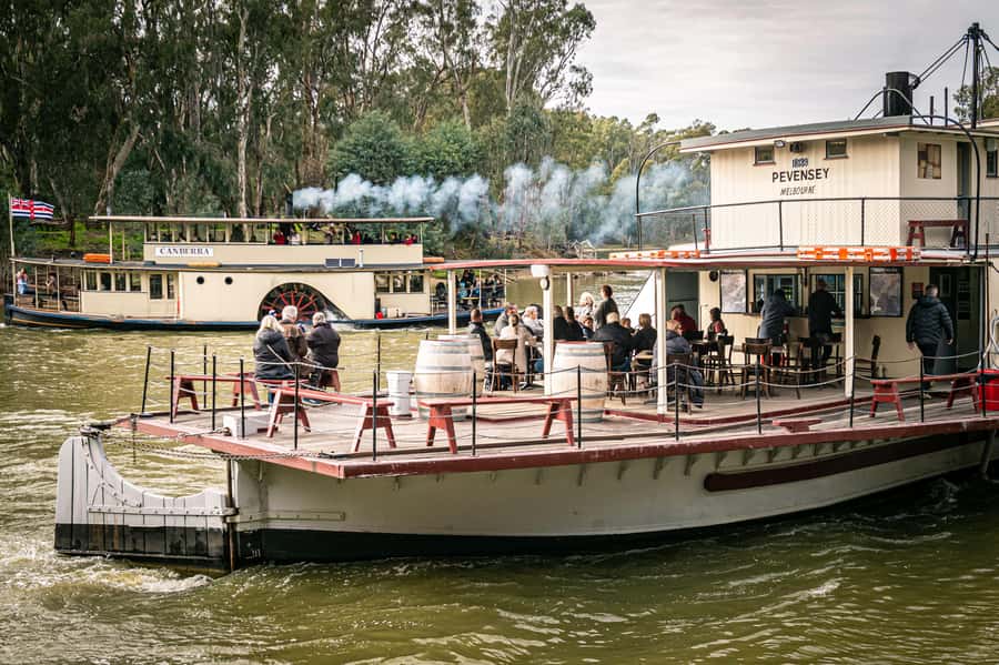 Melbourne: Murray River Paddle Steamer, Wildlife & Silo Art - Echuca, the Murray River, and a paddle steamer