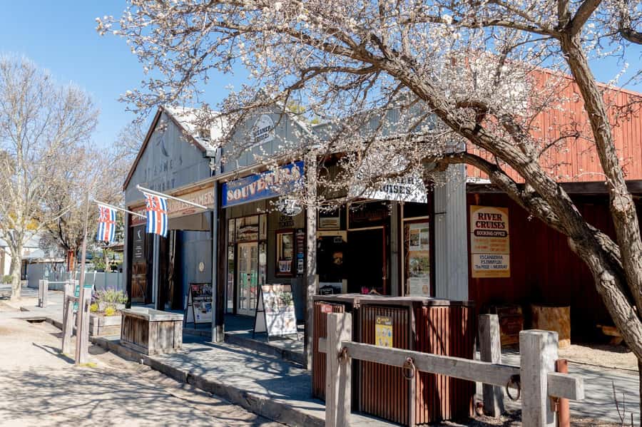 Melbourne: Murray River Paddle Steamer, Wildlife & Silo Art - How the schedule feels on the road