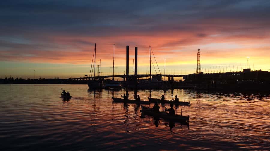 Melbourne: Sunset Kayak Tour with Dinner - Meeting in Docklands and getting ready on shore