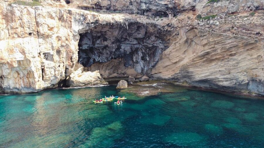 MENORCA: Kayak cave route + photo session. - What is included for $55?