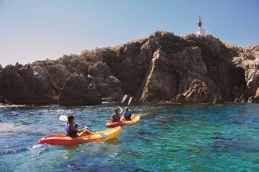 Menorca: Kayak rental in Fornells - Starting from the Wooden Cabins at Fornells