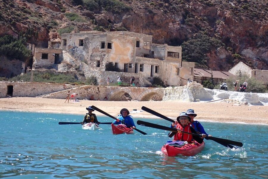 Milos: Guided Kayaking Trip with Snorkelling & Lunch - The return paddle and the end of the day