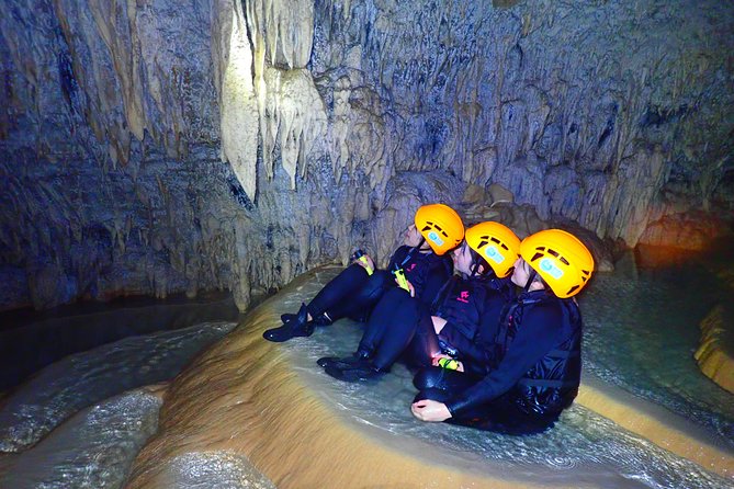 [Miyako Island / Half Day] Pumpkin Limestone Cave & Sea Kayaking - Entering Pumpkin Hall by hand and foot