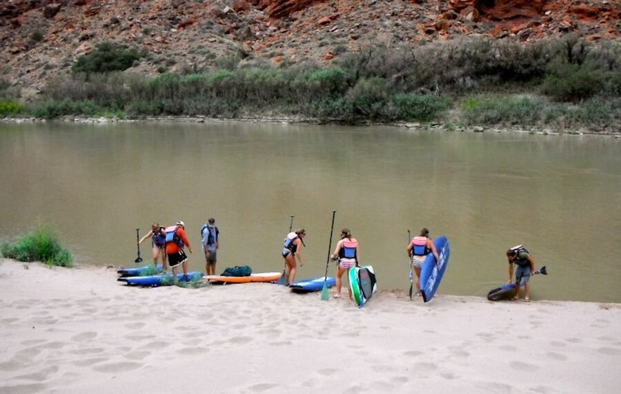 Moab: Stand-Up Paddleboard with small rapids on Colorado - What the small rapids feel like
