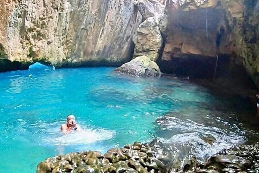 Moraig: Kayak Excursion to Moraig & Cave peces-testos - A brief look at Cueva de los Arcos