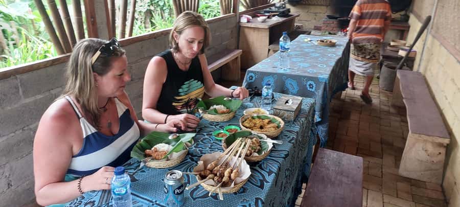 Munduk : Jungle Trekking,Canoeing,waterfall &authentic lunch - A waterfall stop in northern Bali