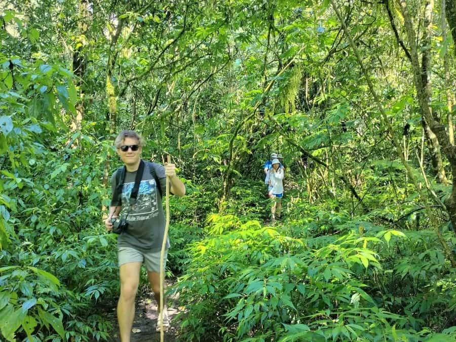Munduk : Jungle Trekking,Canoeing,waterfall &authentic lunch - Guides, group size, and the human side