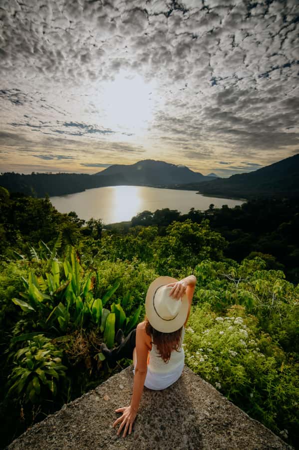 Munduk : Jungle Trekking,Canoeing,waterfall &authentic lunch - Starting among Lake Buyan and Tamblingan