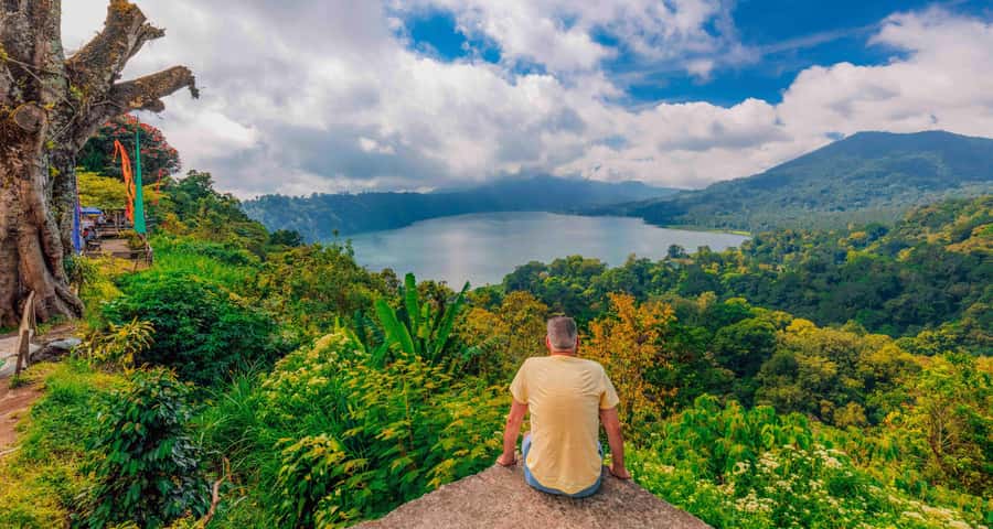 Munduk: Twin Lakes Jungle Hike with Lake Canoe and Waterfall - Why this Munduk day feels different