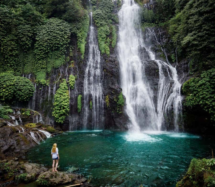 Munduk: Twin Lakes Jungle Hike with Lake Canoe and Waterfall - Three hours around Lake Tamblingan and Buyan
