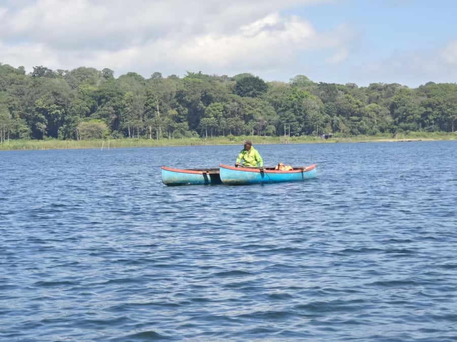 Munduk: Twin Lakes Jungle Hike with Lake Canoe and Waterfall - Guides, drivers, and the personal touch