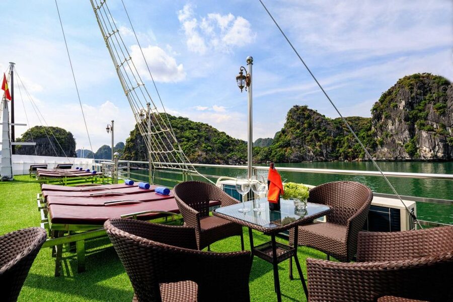 Ninh Binh: Lan Ha Bay 2D 1N cruises- bike tour, kayak, meals - Night activities on a small boat