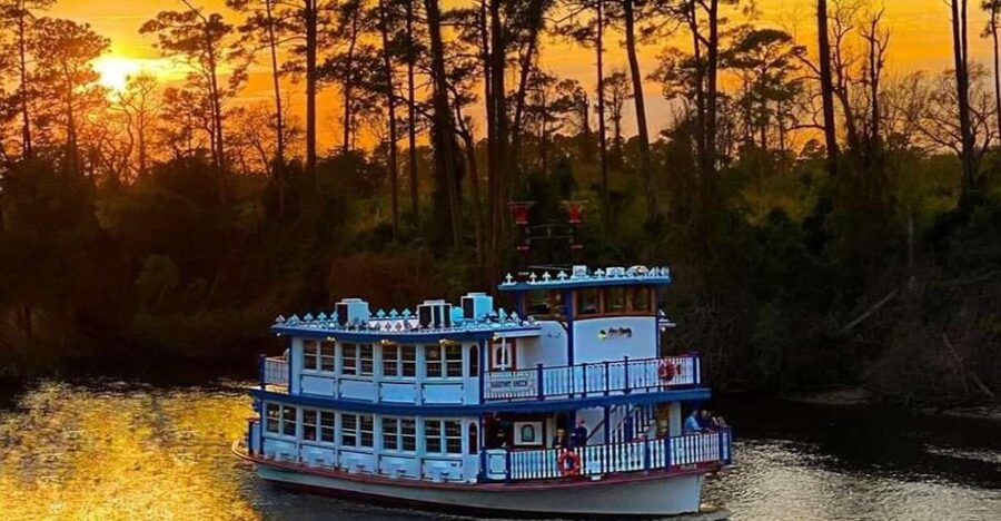 North Myrtle Beach: Dinner Cruise on a Paddle Wheel Boat - Setting out from the Barefoot Queen parking area