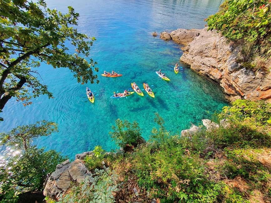 Opatija: Cliffs and caves kayak adventure - Exploring Grotta del Diavolo on foot
