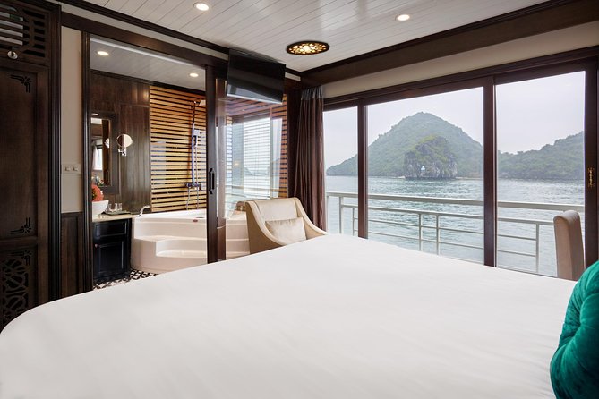 Overnight Luxury 5 Star Alisa Cruise with Meals, Kayak or Bamboo Boat - Why an overnight cruise works well here