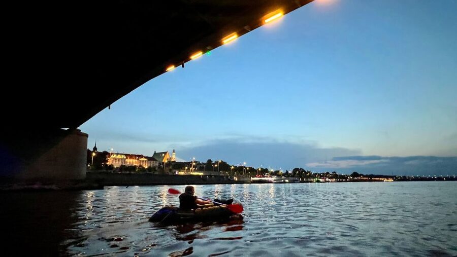 Packrafting kayaking guided tour Vistula river Warsaw Poland - Arriving at Plaża Żoliborz, not returning to the harbor