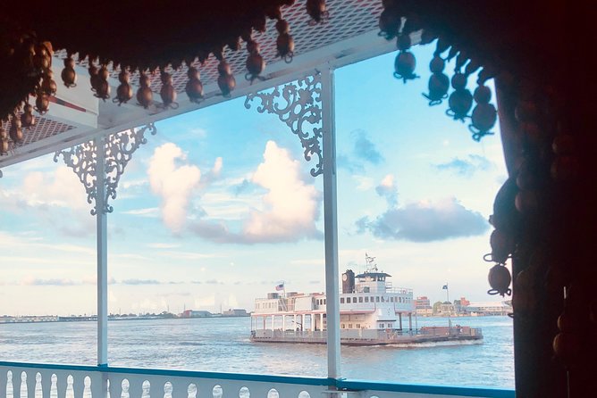 Paddlewheeler Creole Queen Historic Mississippi River Cruise - The narrated ride toward Chalmette