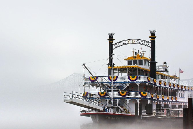Paddlewheeler Creole Queen Jazz Dinner Cruise in New Orleans - Live jazz, dancing, and the mood on board