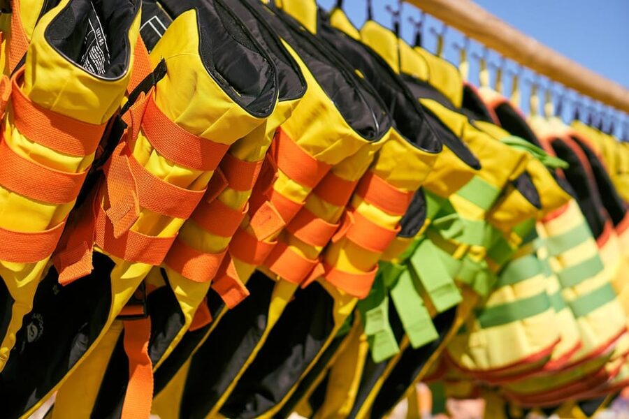 Perissa: Santorini Jet Skiing, Tubing, and Kayaking Package - A three-part water day on Santorini’s south coast