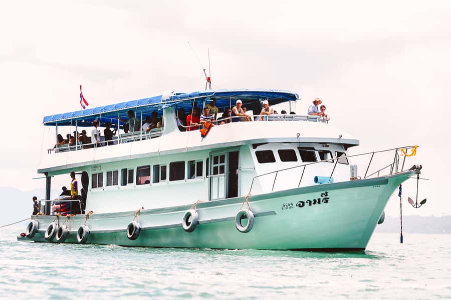 Phang Nga Bay Highlights: Kayaking and Cave Exploration Tour - The crowds and the natural setting