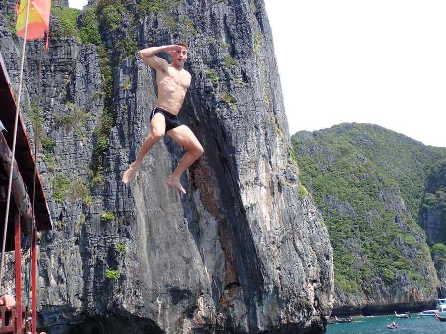 Phi Phi: Pirate Boat with Snorkeling, Kayaking, and Party - Maya Bay and the limits of fame