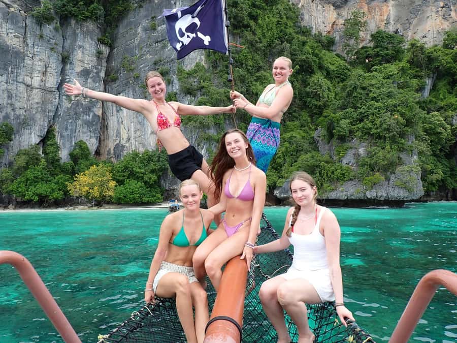 Phi Phi: Pirate Boat with Snorkeling, Kayaking, and Party - Palong Bay and the sunset finish