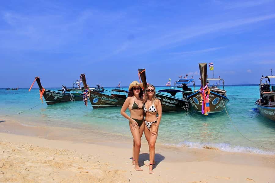 Phuket: Phi Phi & James Bond Island Combo Day Tour w/Lunch - Maya Bay before the crowds