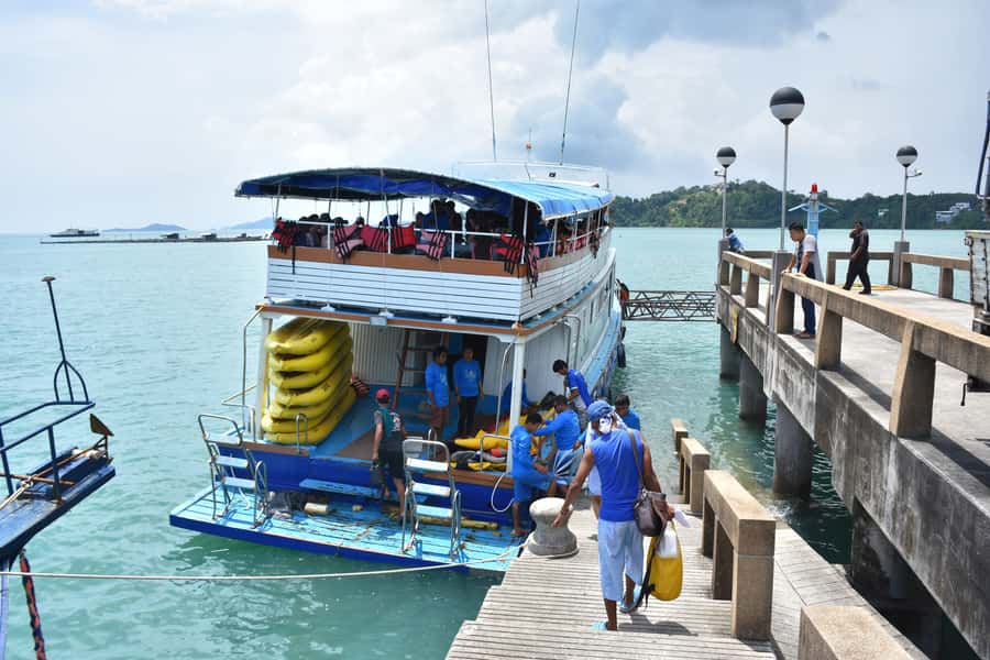 Phuket: Starlight Hong Sea Cave & Glowing Plankton by Kayak - Lunch, a raptor show, and the cruise into Phang Nga Bay