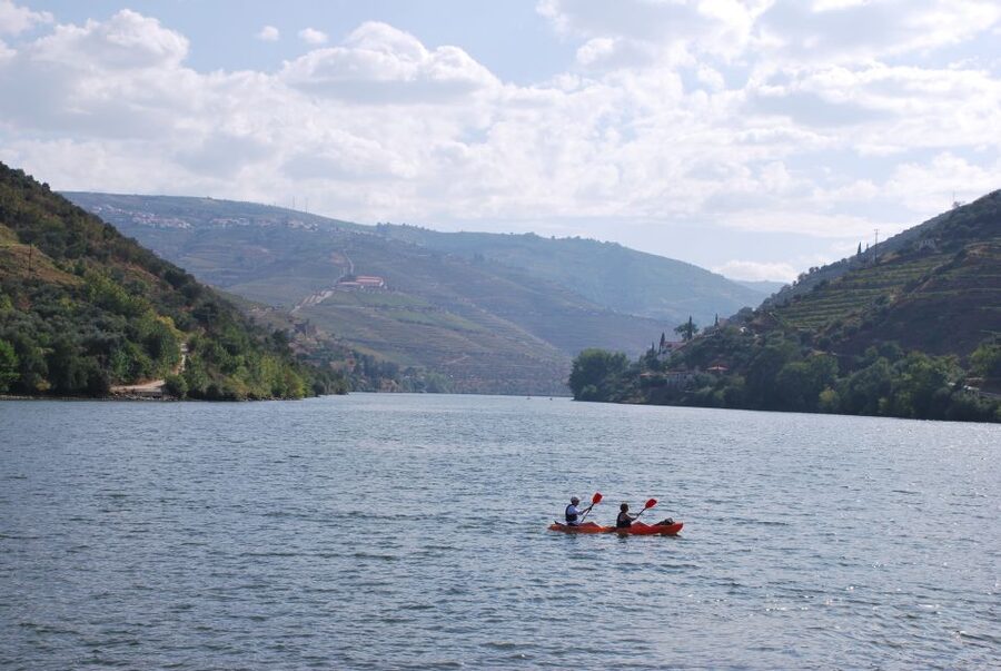 Pinhão: 4 Hour Douro Valley Kayak Rental - Starting at Magnifico Douro Pier in Pinhão