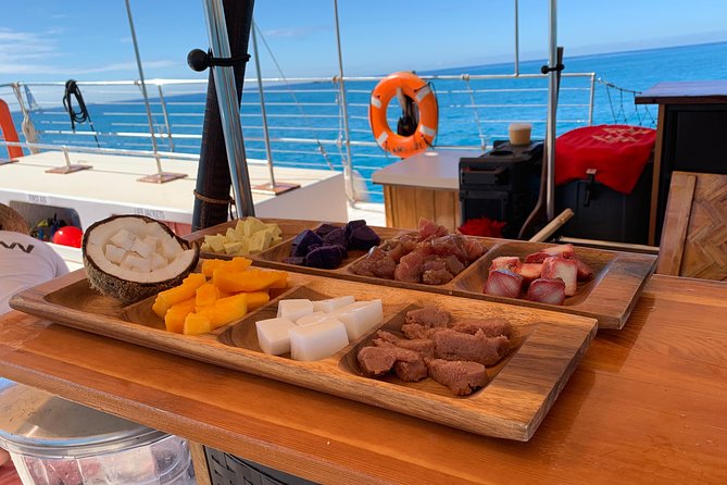 Polynesian Canoe Sunset Sail - Comparing it with a large Waikiki cruise