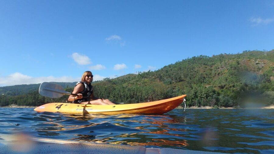 Porto: Peneda-Gerês National Park Tour with Kayaking & Lunch - Caniçada reservoir: an easy start on the water