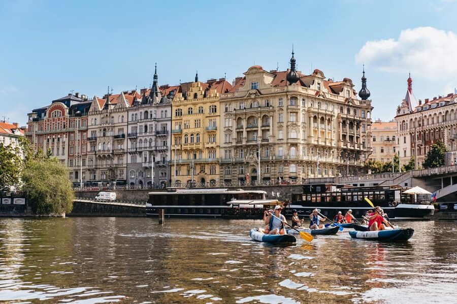 Prague: Vltava River Guided Canoeing Tour - Safety briefing before the paddling begins