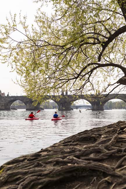 Prague: Vltava River Kayak Tour with Guide - One hour under Charles Bridge