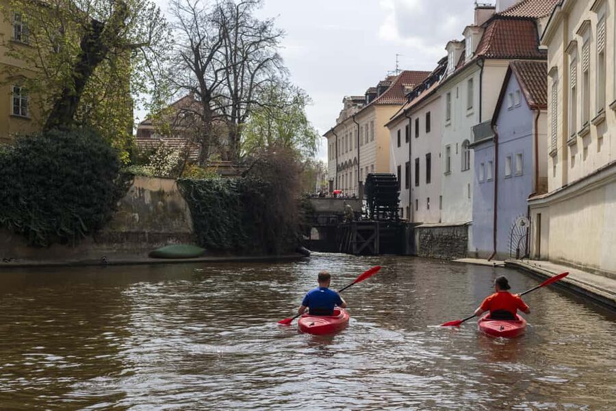 Prague: Vltava River Kayak Tour with Guide - What the two-hour pace feels like