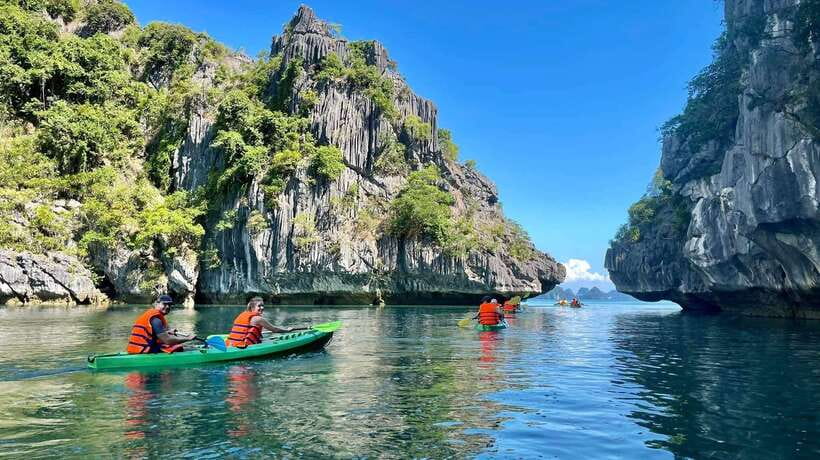 Private boat- Lan Ha Bay Half Day Tour with kayaking - Leaving Cat Ba town for Beo Pier