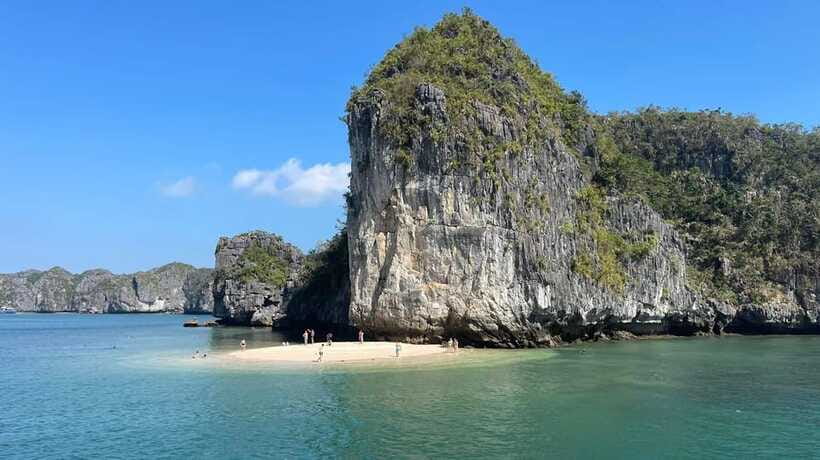Private boat- Lan Ha Bay Half Day Tour with kayaking - The crew and the pace of the day