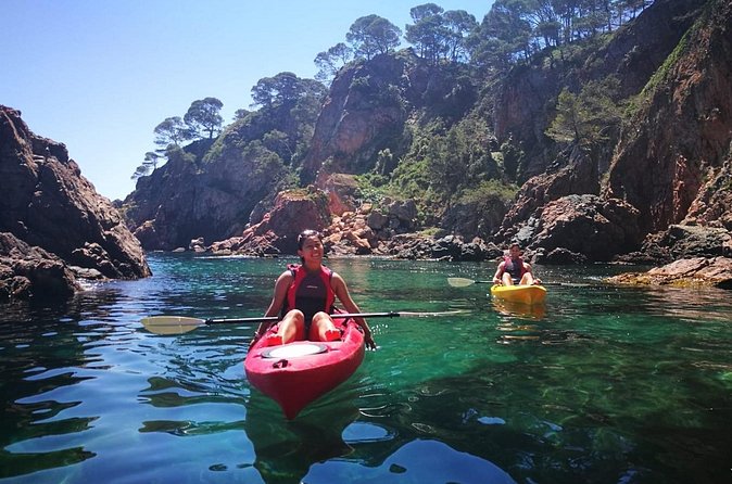 Private Costa Brava Kayak Experience with Snorkel from Barcelona - The return paddle and ride back