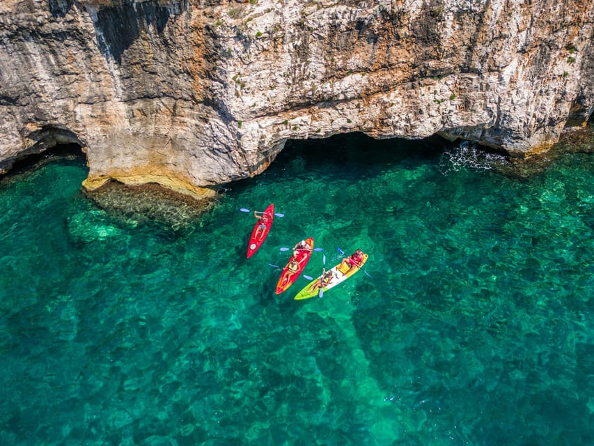 Pula: Kayak Adventure with Cave & Island Snorkeling - The 20-minute paddle to Grotta di quarzo
