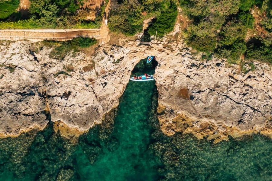 Pula: Three Island Kayak Tour with Cave Photo & Snorkeling - Grotta di quarzo and the photo stop