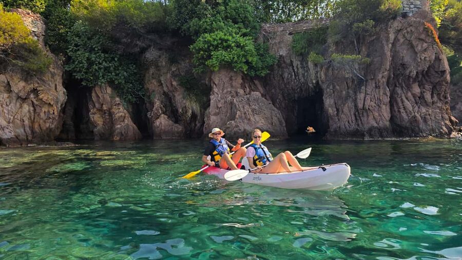 Rando Kayak Agay Guided Visit - A closer look at the Esterel coast